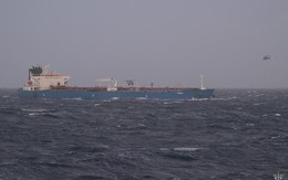 Bị nghi treo cờ giả, tàu chở dầu đến từ Nga bị nước EU bắt giữ, tổng thống tuyên bố 'không để lọt bất cứ thứ gì'