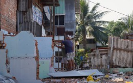 Người dân tháo dỡ nhà phục vụ dự án cải tạo kênh ô nhiễm bậc nhất TP.HCM