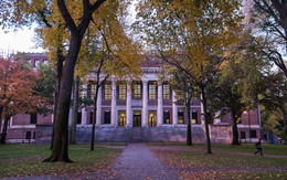 Vì sao Harvard toàn đào tạo ra tổng thống, tỷ phú và học giả hàng đầu? Câu trả lời nằm ngay trong thư viện trường