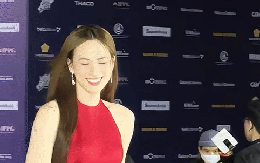 Ngoại lệ showbiz: Mỹ nhân chẳng thiết ăn diện lồng lộn, nhưng càng cố mặc đơn giản càng "phát sáng" trong đám đông