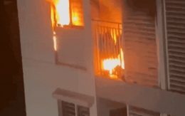 Clip cận cảnh ngọn lửa bao trùm căn hộ chung cư Ehome S, 3 mẹ con nguy kịch