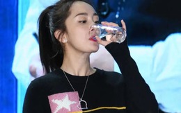 Không phải nước để qua đêm hay đun sôi nhiều lần, đây mới là 2 loại nước "nuôi" tế bào ung thư ít ai ngờ đến