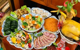 Vì sao mâm cỗ Tết không thể thiếu gà luộc nguyên con?