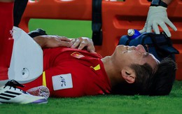 Hiểu Minh U23 Việt Nam xúc động kể lại chấn thương ám ảnh nhất sự nghiệp: "Khoảnh khắc đó rất đau, em ham bóng quá..."