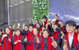 Công ty thưởng Tết cho nhân viên bằng vàng 9999: Tổng số tiền khi nhân lên gây choáng