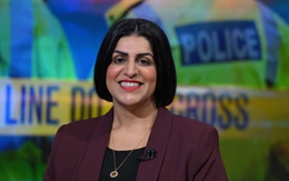 Cảnh sát Anh thay người bằng AI: Chatbot nghe máy, robot xử án trong vài giờ