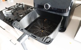 Nồi chiên không dầu sạch như mới sau khi được vệ sinh bằng 2 thứ - không cần tốn sức chà rửa