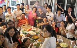 Đi họp lớp sau 15 năm, người lái BMW, Mercedes được xếp ngồi riêng, tôi bị ra rìa: Về đến nhà, nhận được tin nhắn 38 chữ quá sốc