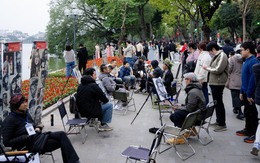 Một dịch vụ ở Hồ Gươm hốt bạc dịp Tết dương lịch, ung dung "đút túi" 3 triệu mỗi ngày