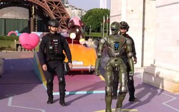 Robot 'kẻ hủy diệt' xuất hiện, tuần tra cùng cảnh sát Trung Quốc