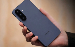 Nhìn chiếc điện thoại này là đủ thấy Samsung đã "đem con bỏ chợ"?