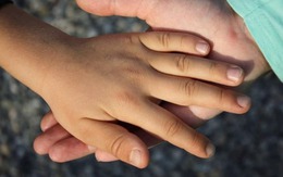 Trẻ có thông minh hay không, nhìn bàn tay là có thể đoán ra: Tin hay không tùy bạn!