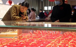 Khách chi 7 tỷ đồng mua vàng thưởng nhân viên, chủ tiệm vui vẻ giao dịch nhưng nhận yêu cầu mua thêm 18 tỷ lại báo công an