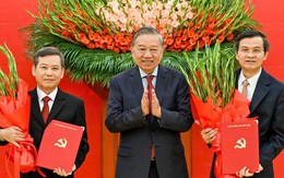 Tổng Bí thư Tô Lâm trao các quyết định của Bộ Chính trị về công tác cán bộ