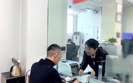 Phát hiện người đàn ông rút 485 triệu đồng để mua vàng mừng cưới em họ, nhân viên ngân hàng lập tức báo cảnh sát: "Anh không được phép làm vậy”