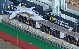 Trung Quốc hoán cải tàu container phương tiện mang máy bay chiến đấu
