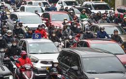 Các tuyến đường dẫn vào trung tâm Hà Nội kẹt cứng ngày làm việc đầu năm 2026