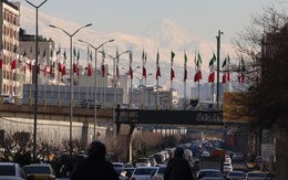 Iran hỗ trợ tiền mặt khẩn cấp cho người dân để xoa dịu làn sóng biểu tình