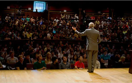 Lớp học "gây nghiện" nhất Harvard: 40 triệu người nghe không tua, lên sóng truyền hình nhưng nhiều sinh viên Việt lại… không thích