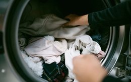 8 loại quần áo bẩn đến mấy cũng không được cho vào máy giặt