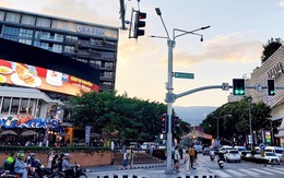 Láng giềng Việt Nam hiện đang sống ở năm 2569