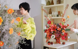 Tết này đừng chỉ cắm thược dược, thử ngay bình đồng tiền "mix" trái cây đỏ rực: Vừa đẹp lạ vừa hút tài lộc, khách đến chơi nhà ai cũng khen khéo