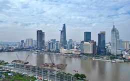 Cầu đi bộ nghìn tỷ qua sông Sài Gòn dần lộ diện sau 9 tháng thi công