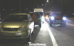 Dòng xe nối đuôi 'mở hàng' cao tốc Bến Lức - Long Thành thông toàn tuyến