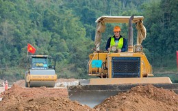 Tập đoàn xây dựng nổi tiếng Việt Nam chi hàng trăm triệu thưởng cho công nhân lái xe ben, vận hành máy ủi… xuất sắc, tổ chức 'tranh tài' tại dự án 11.808 tỷ đồng