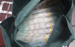 Người phụ nữ SN 1978 trình báo đánh rơi túi xách chứa 56.000.000 đồng ở ngã 3 đường, công an cơ sở lập tức rà soát suốt 50km để xác minh