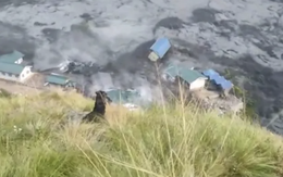 Video lũ bùn như tận thế lại càn quét Nepal, cuốn sạch nhà cửa, cầu đường