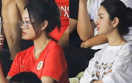 Chu Thanh Huyền đọ sắc với Doãn Hải My trên khán đài Hàng Đẫy, 2 nàng WAG lộ rõ vẻ không vui