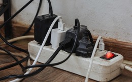 Đừng ai dại cắm chung 4 thiết bị này vào 1 ổ điện kẻo rước họa vào thân