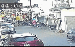Nữ tài xế mở cửa ô tô khiến cụ bà ngã, xe máy tông trúng: Tình trạng của nạn nhân