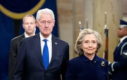 Vợ chồng cựu Tổng thống Mỹ Bill Clinton tái xuất trước bầu cử giữa nhiệm kỳ