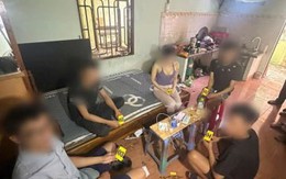 Khám xét khẩn cấp xưởng kính lúc 10 giờ 05 phút: Công an bắt giữ 5 nam nữ