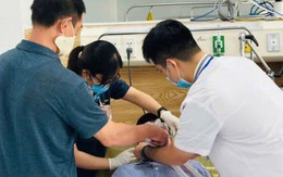 40 người ngộ độc khí Clo: 2 bệnh nhân nặng, suy hô hấp, tổn thương giác mạc