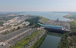 Dự kiến đào 400.000 m³ đất đá, xây 48.000 m³ bê tông, lắp hơn 2.100 tấn thiết bị trong 3 tháng cuối năm để tăng tốc mở rộng công trình 35 năm tuổi do Liên Xô giúp Việt Nam xây dựng