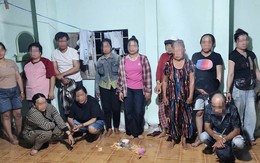 Công an kiểm tra căn nhà của người phụ nữ 74 tuổi lúc 23h30: Bắt quả tang 11 đối tượng