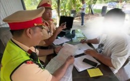 Ô tô bị tước phù hiệu vẫn chở khách, tài xế và chủ xe bị phạt gần 29 triệu đồng