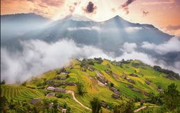 Phát hiện bản làng ở độ cao hơn 1.000m tại Việt Nam, 7 tháng mỗi năm mái nhà phủ xanh như tấm thảm nhung