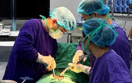 Người đàn ông Lào tắc ruột được bác sĩ Việt mổ cấp cứu bằng kỹ thuật đặc biệt