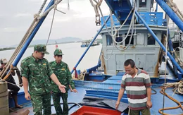 Bắt giữ tàu chở 50.000 lít dầu không rõ nguồn gốc