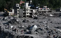 Du khách bất ngờ trở về sau 37 ngày mất tích trong thảm họa lũ quét Nepal