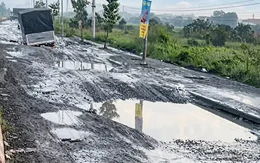 Đường huyết mạch đầy 'ổ voi' sau mưa to và triều cường, Tây Ninh xử lý thế nào?