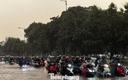 Từ những trận mưa lớn ở TPHCM: Bao giờ đường về nhà hết ngập?