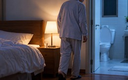 Lời khuyên cho tất cả các gia đình có người cao tuổi thường dậy đi vệ sinh ban đêm