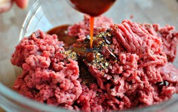 Lời khuyên cho những người mua thịt bò xay: Hãy bỏ xuống nếu thấy dấu hiệu cảnh báo KHÔNG AN TOÀN này
