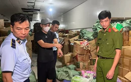Hà Nội: Khởi tố chủ cơ sở sản xuất bánh, kẹo giả, 'đội lốt' hàng ngoại