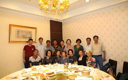 Đi họp lớp được hỏi lương hưu, tôi phát hiện người nhận lương 30 triệu đồng luôn buồn bã, người hơn 10 triệu lại hài lòng